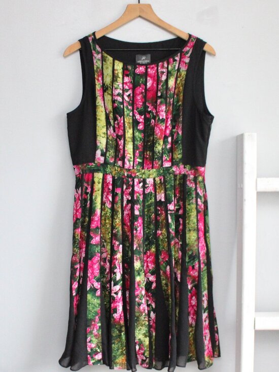 Adrianna Papell Dresses & Skirts - Adrianna Papell Black Pibk Pleated Fractured Floral-Print Midi Dress Size 12